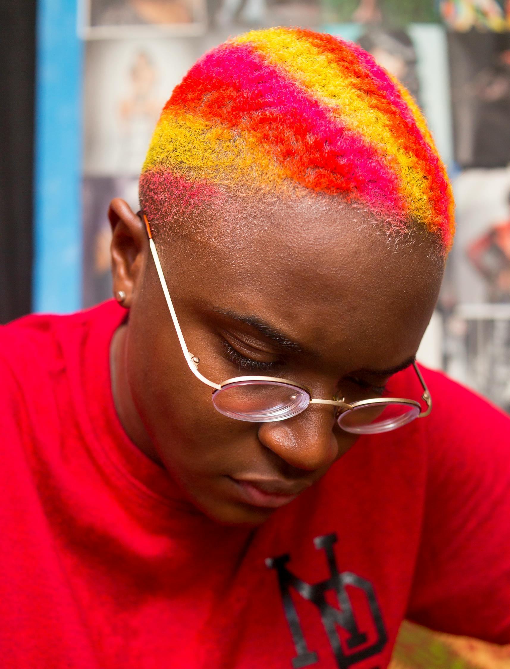 張藝興最新后腦勺發(fā)型，潮流引領(lǐng)與個性風采展現(xiàn)