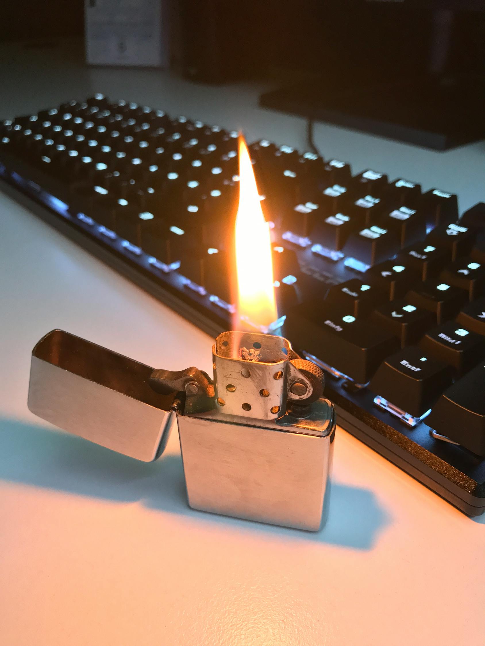 Zippo打火機(jī)2016新款，時(shí)尚與功能的完美融合