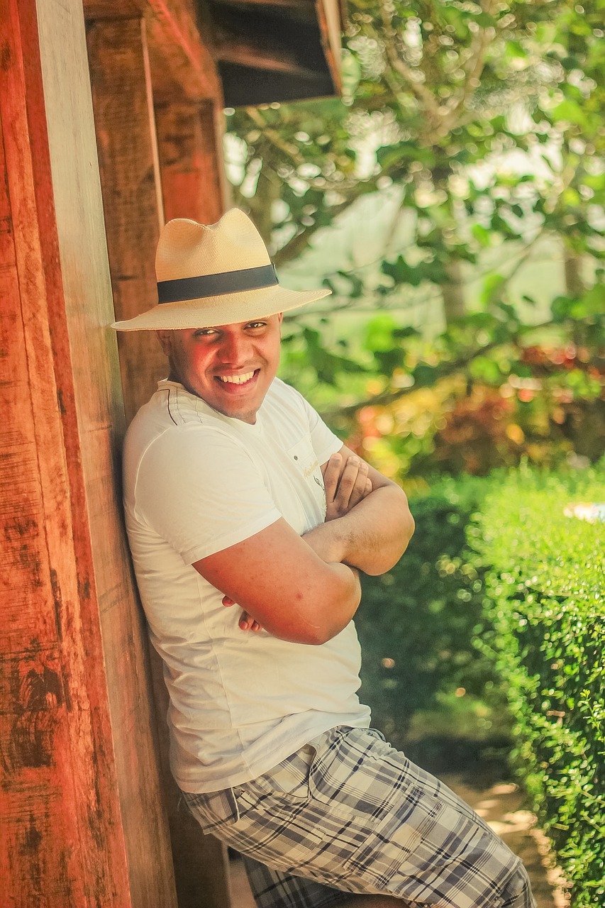 王寶強(qiáng)與岳云鵬攜手演繹的最新電影，笑中帶淚的情感交織之旅